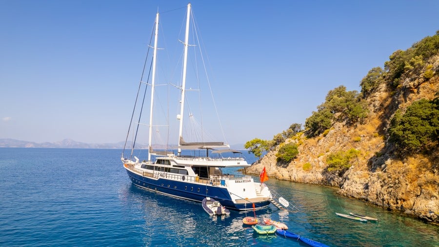 Gulet Charters vs. Yacht Charters: Which is the Best Option for Your Vacation?;